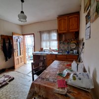 Самостоятелна къща с двор и гараж в с.Михнево , снимка 10 - Къщи - 44294684