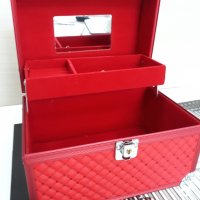 Червено куфарче бижутерка кожа на ромбове с метални заоблени ръбове, снимка 1 - Декорация за дома - 35111129