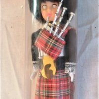 мъжка Британия Скот кукла с калпак гайда пола мигащи очи, снимка 1 - Колекции - 31401366