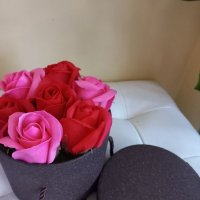 Рози в кутия налично , снимка 1 - Декорация за дома - 39660915
