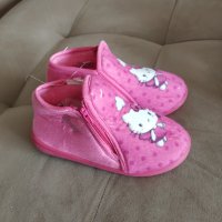 Нови пантофи са момиче Hello Kitty, снимка 1 - Детски пантофи - 42395318