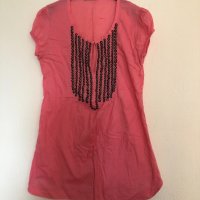 Дамска туника/блуза с къс ръкав в размер S, снимка 1 - Тениски - 31900885