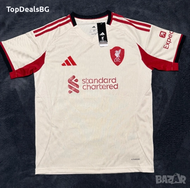 Футболен екип на Liverpool, снимка 1