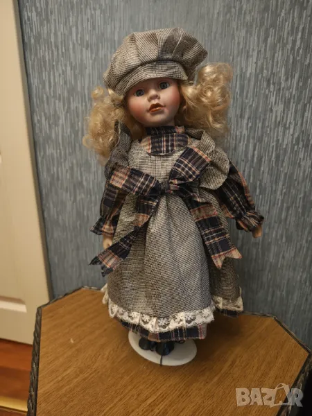 Колекционерска порцеланова кукла, снимка 1