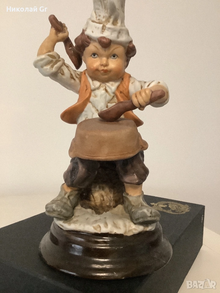 Фигурка  порцелан отличен състояние стил Каподемонте височина 19 см, снимка 1