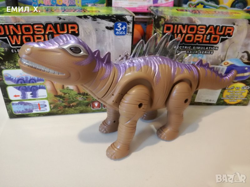 Ходещ динозавър със звук и светлина, снимка 1