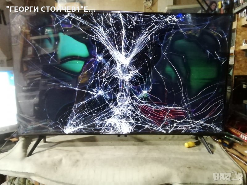 SAMSUNG    UE43TU8072U СЪС СЧУПЕН ДИСПЛЕЙ, снимка 1