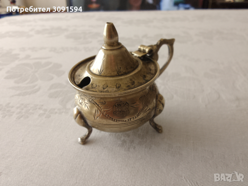 Стар гравиран  посребрен съд за подправки , снимка 1