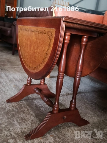 Помощна разтегателна маса с кожен плот с интарзия , снимка 5 - Маси - 54183630