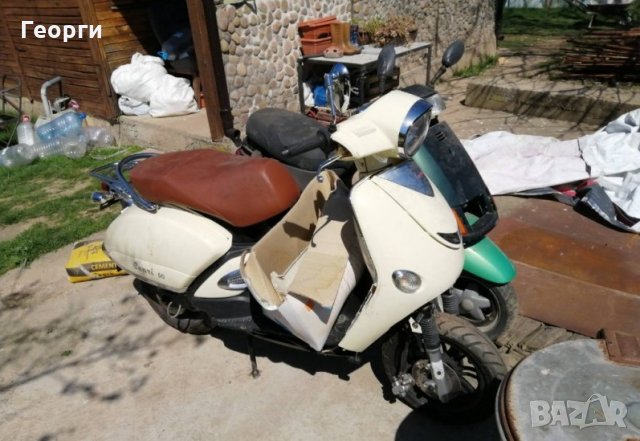 Tauris Capri 50 - на части и Piaggio Vespa 125-цял, снимка 1