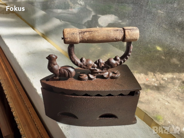 Стара чугунена ютия на жар