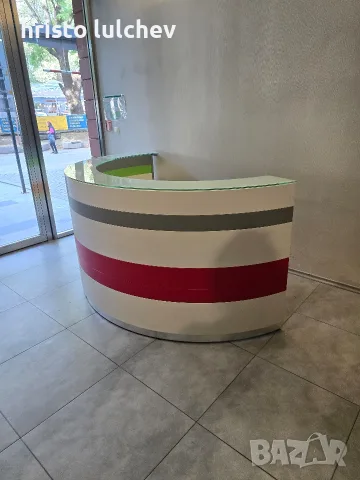 рецепция бюро мебел