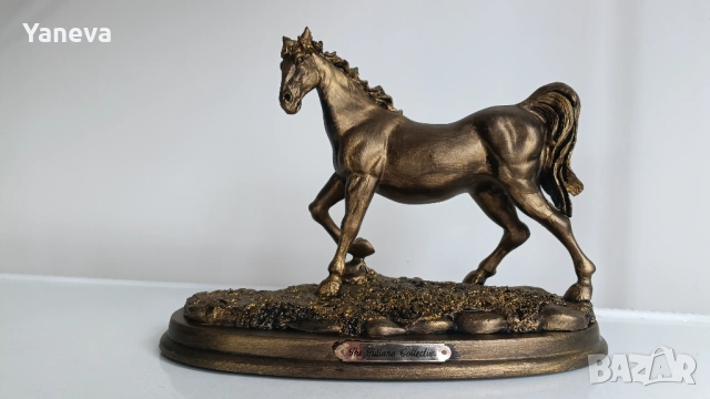 Кон , английска , реалистична статуетка с детайлно изработена мускулатура и грива , снимка 2 - Статуетки - 54031478