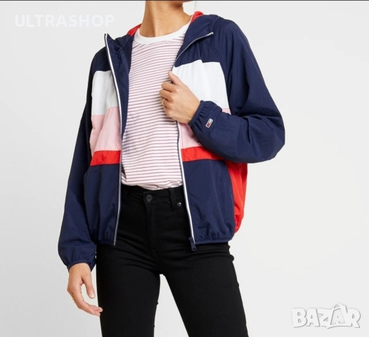 TOMMY Jeans Дамска ветровка S size в отлично състояние, снимка 2 - Спортни екипи - 52940948