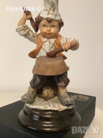 Фигурка  порцелан отличен състояние стил Каподемонте височина 19 см