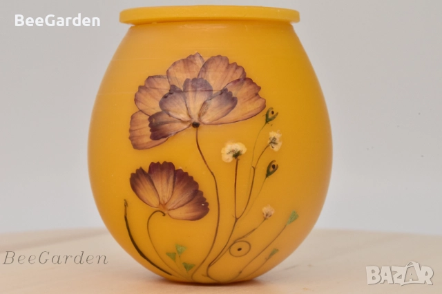 Ръчно изработено бурканче от пчелен восък с пчелен мед