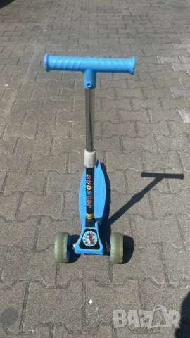 Детска тротинетка със светещи колела