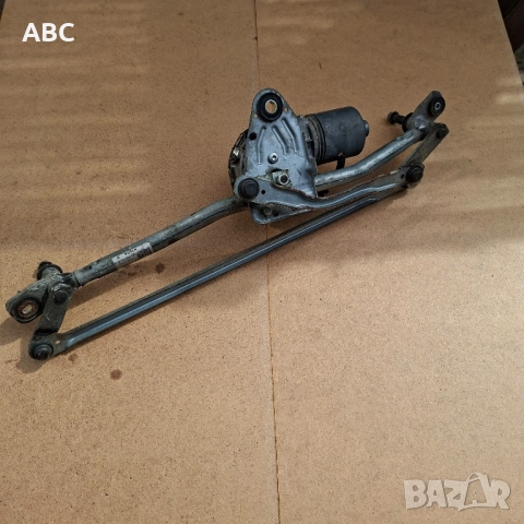 Механизъм с моторче за чистачки от Audi A6 C6 4F 