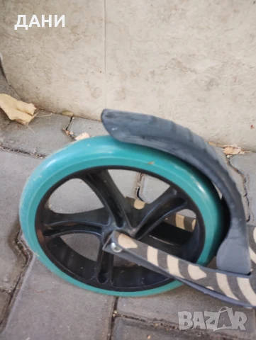 Тротинетка в перфектно състояние, снимка 2 - Скутери и тротинетки - 51035945