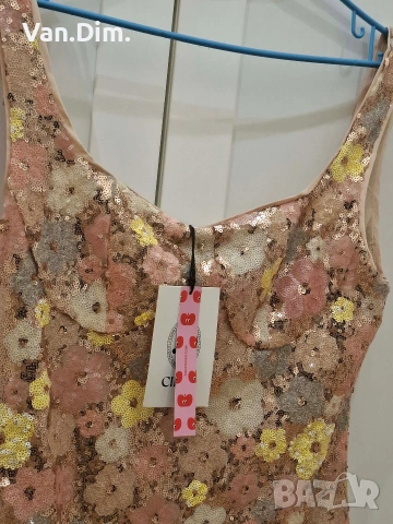 Къса парти рокля с цветни паети.Нова с етикет .М- размер, снимка 3 - Рокли - 54000160