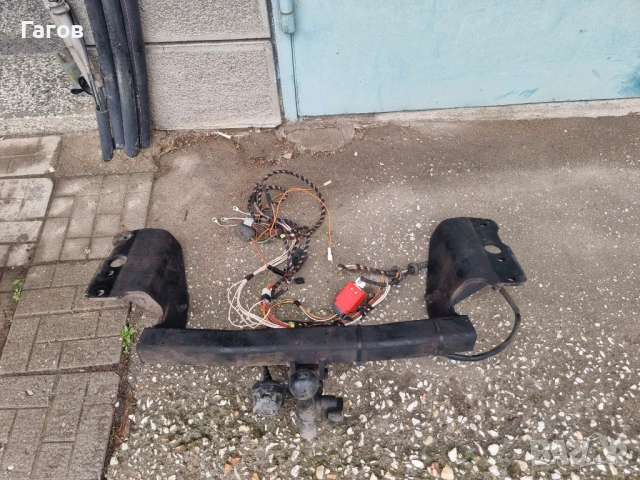 Оригинален теглич Тойота Аурис