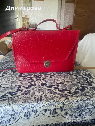 Лачена дамска чанта - червена