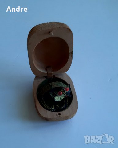 люлееща се кобра в дървена кутийка, снимка 1