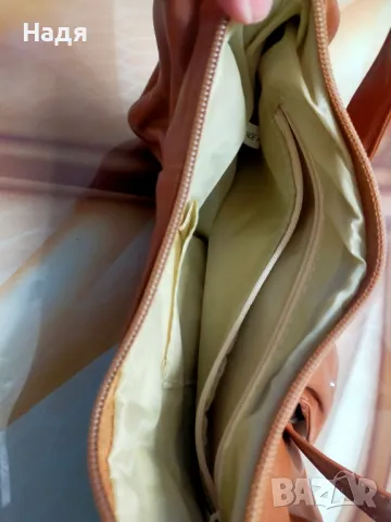 Малка кожена чанта с къса дръжка , снимка 2 - Чанти - 48080643