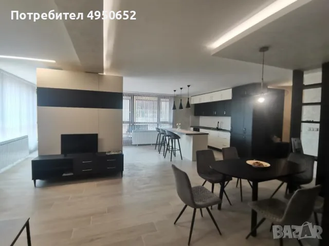 Продаваме Тристаен Апартамент в Центъра, снимка 8 - Апартаменти - 56136474