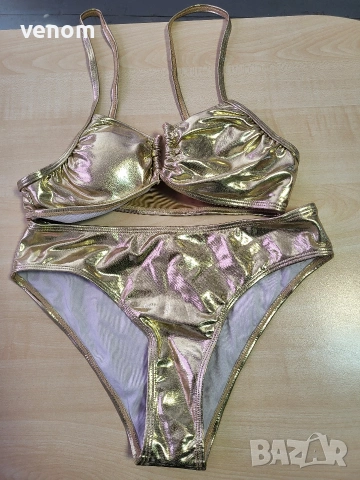 Нов златен бански за плаж