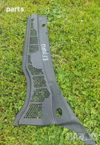 Дясна Решетка Чистачки Поло - VW Polo - 6N1819415 N, снимка 2 - Части - 40593493