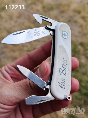Victorinox Evolution Grip 10 White Winter Magic Limited Edition 2016, снимка 4 - Ножове - 53336091