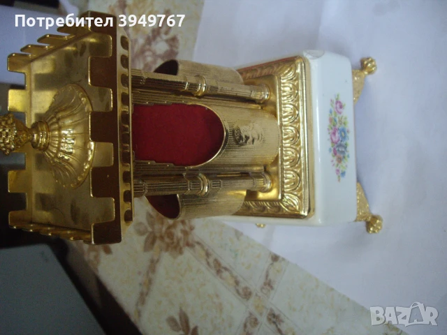 Стара порцеланова кутия за дамски аксесоари с латерна., снимка 2 - Антикварни и старинни предмети - 51097008