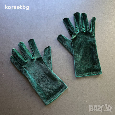 Къси дамски елегантни ръкавици от зелен плюш 8646, снимка 2 - Ръкавици - 44290800
