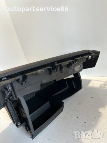 Капак на жабката в черно за Fiat 500L, оригинален, за 1.3 M-Jet, модел 2013 г., код 07355671830, снимка 2 - Части - 53163784