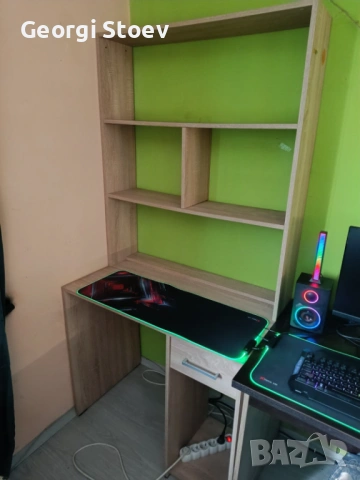 Бюро с модул за рафтове