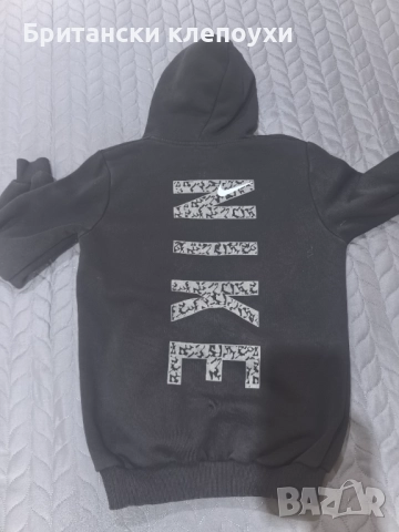 Суичър Nike размер с, снимка 2 - Суичъри - 52287585