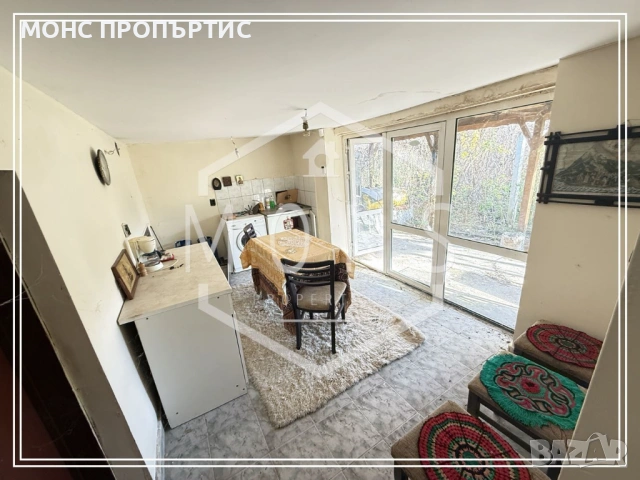 Двуетажна къща с два гаража в с. Обединение, обл. Велико Търново., снимка 5 - Къщи - 53325032