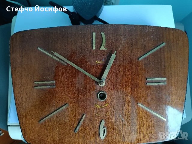 Стенен часовник Маяк 