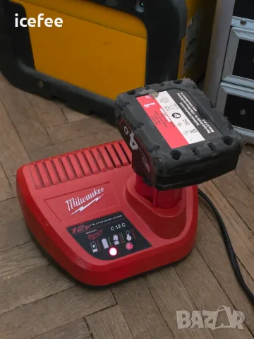 Milwaukee C12 C 12V зарядно
