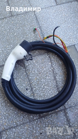 Кабел за зареждане на електромобил