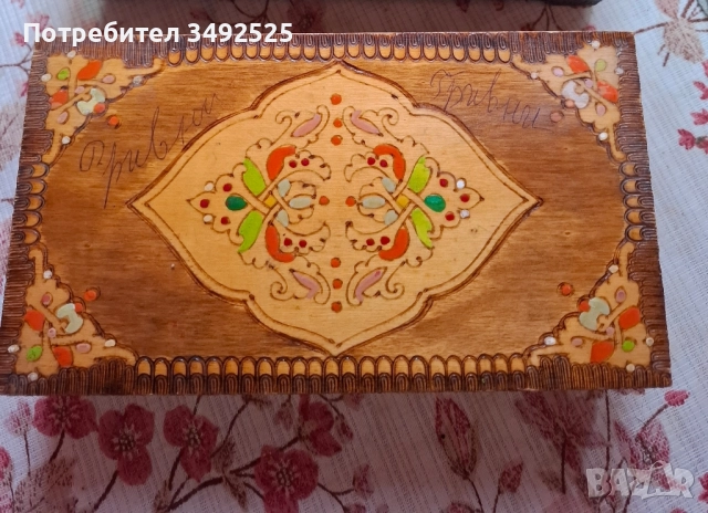 Стара дървена кутия за бижута