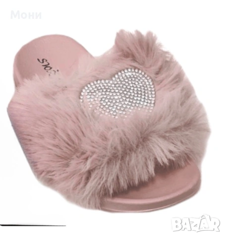 Детски пухести чехли с блестящ акцент Сърце от камъчета