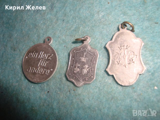 3 СТАРИ СРЕБЪРНИ или ПОСРЕБРЕНИ РЕДКИ КАТОЛИЧЕСКИ ИКОНКИ ДВУСТРАННИ РЕЛЕФНИ 26082, снимка 2 - Антикварни и старинни предмети - 35032416