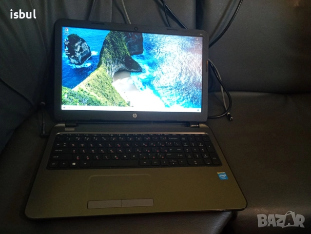 Лаптоп HP с SSD, 15 инчов, работи + подарък нова мишка