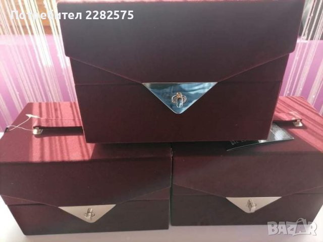 Червено кадифе. Куфарче с гримове с немско качество , снимка 3 - Комплекти и лотове - 38881777