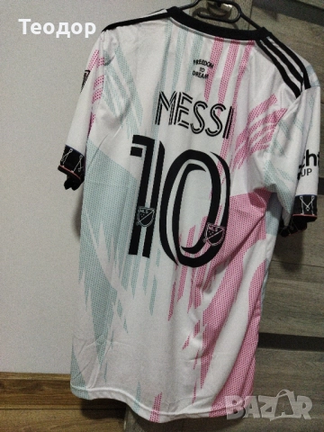Продавам футболна тениска на Интер Маями на меси отзад.От сезон 2024-25, снимка 2 - Футбол - 52171145