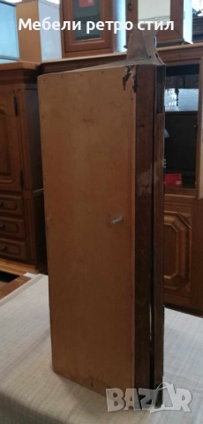 Красива ъглова витрина  от дърво, с декоративна дърворезба в горната част., снимка 8 - Шкафове - 52415443