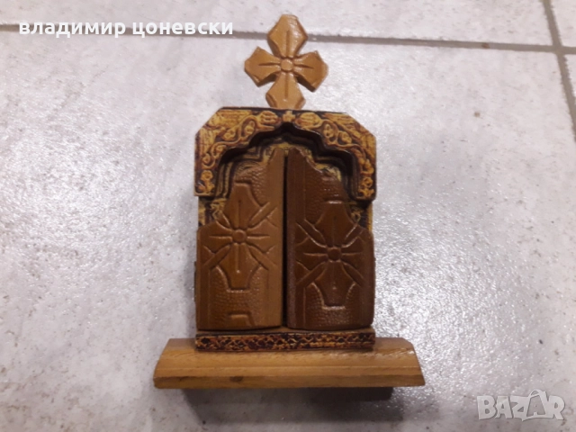 Малък иконостас с дърворезба,икона, снимка 2 - Антикварни и старинни предмети - 52403950
