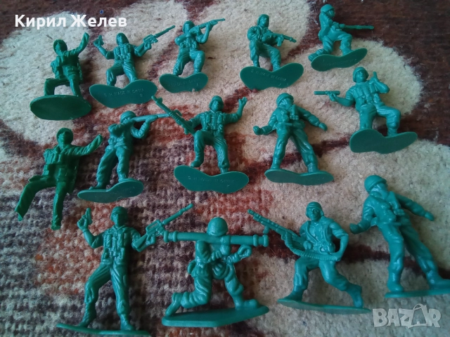 Войници пластмасови 12 броя 14989, снимка 3 - Колекции - 52105881